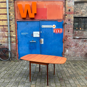 Esstisch Teak verlängerbar mit eingehängten Platten