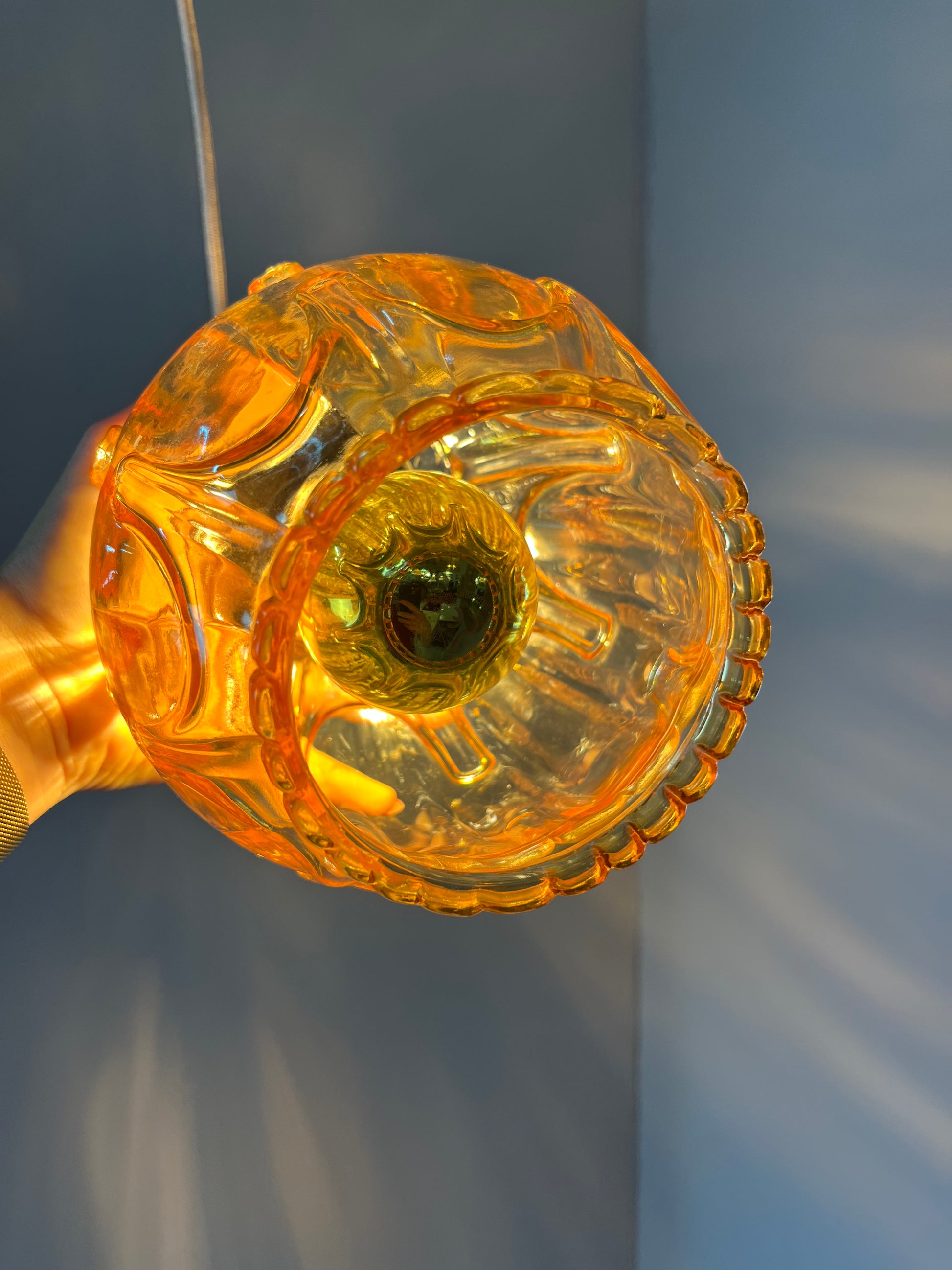 Hängelampe gelbgold Glas mit Messing
