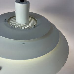 Lamellenlampe weiß mit marmorierter Glaslamelle von Jeka