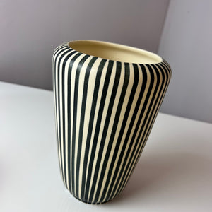 Handbemalte Vase creme schwarz von Maria Köhler für Villeroy & Boch