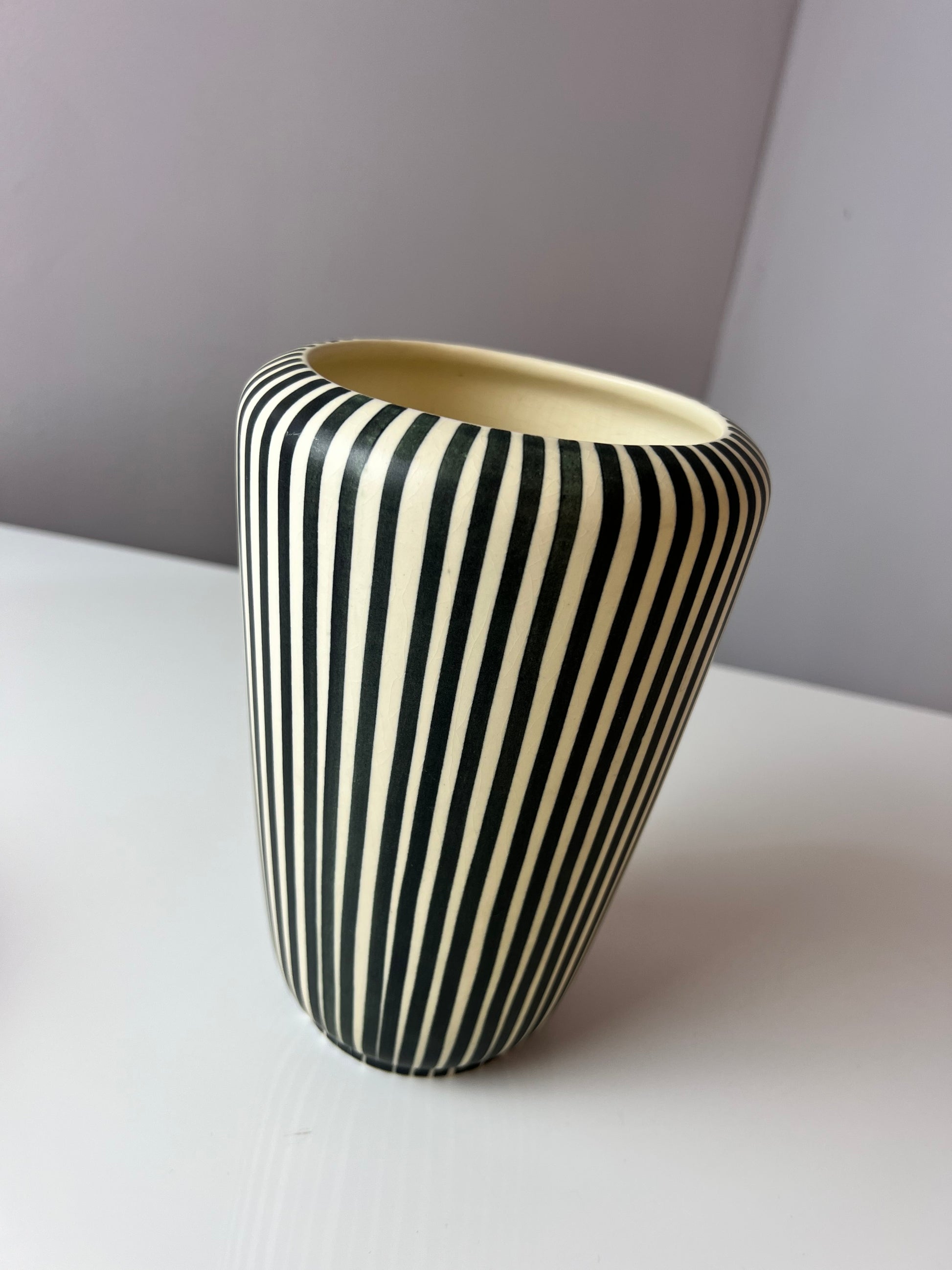 Handbemalte Vase creme schwarz von Maria Köhler für Villeroy & Boch