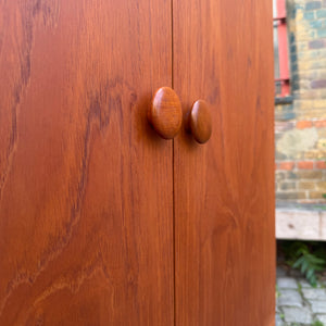 Schrank Teak mit runden Griffen aus Dänemark