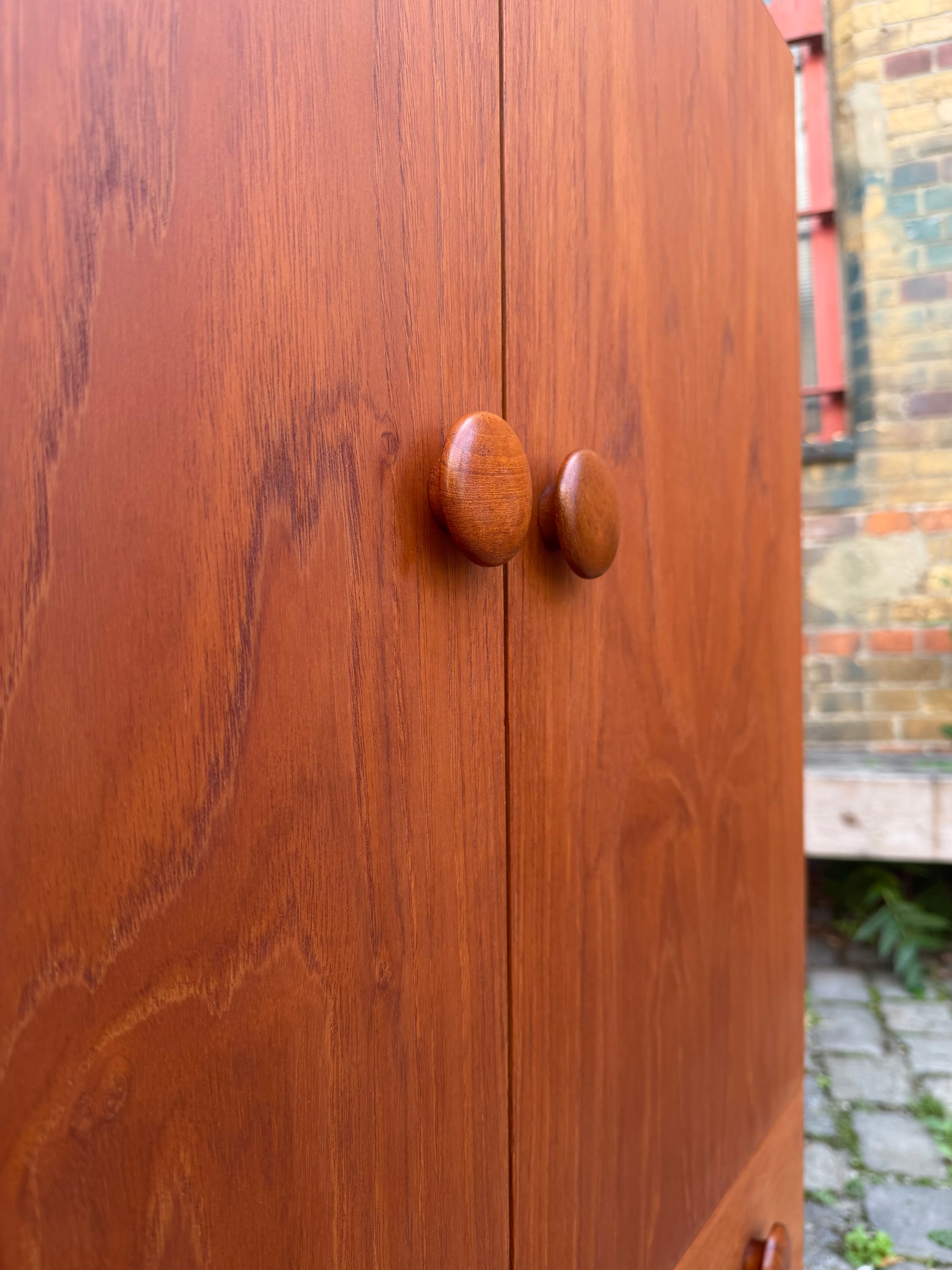 Schrank Teak mit runden Griffen aus Dänemark