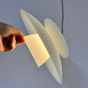 Lamellenlampe Milchglas Chrom aus Dänemark