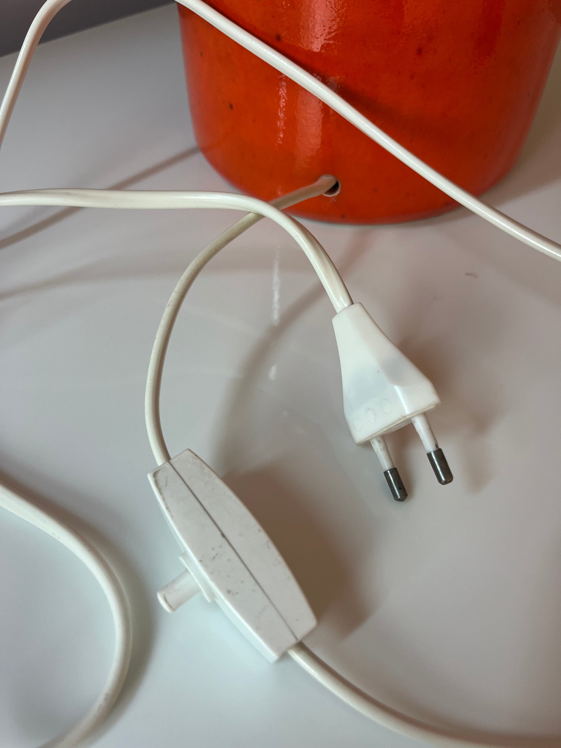Stehlampe orange Keramik mit Wollschirm