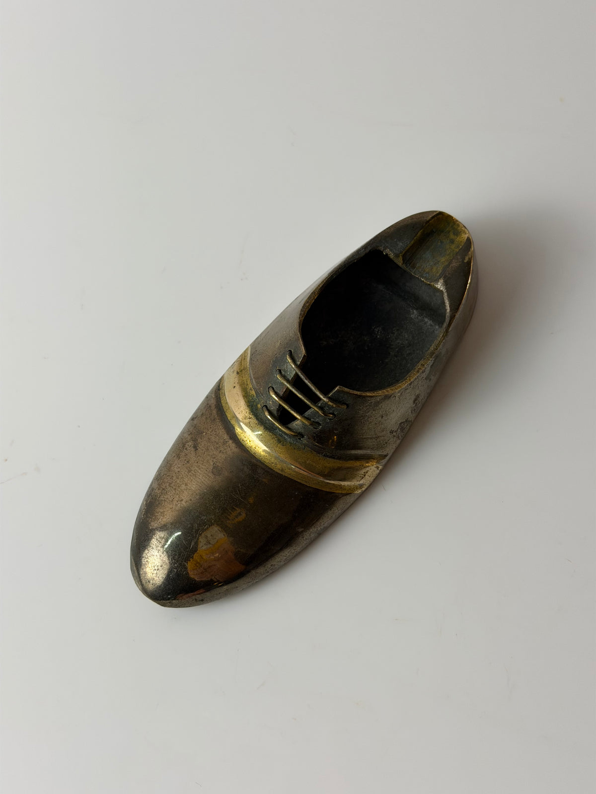 Hand-Aschenbecher Schuh Messing