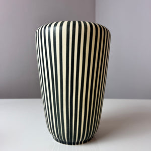 Handbemalte Vase creme schwarz von Maria Köhler für Villeroy & Boch