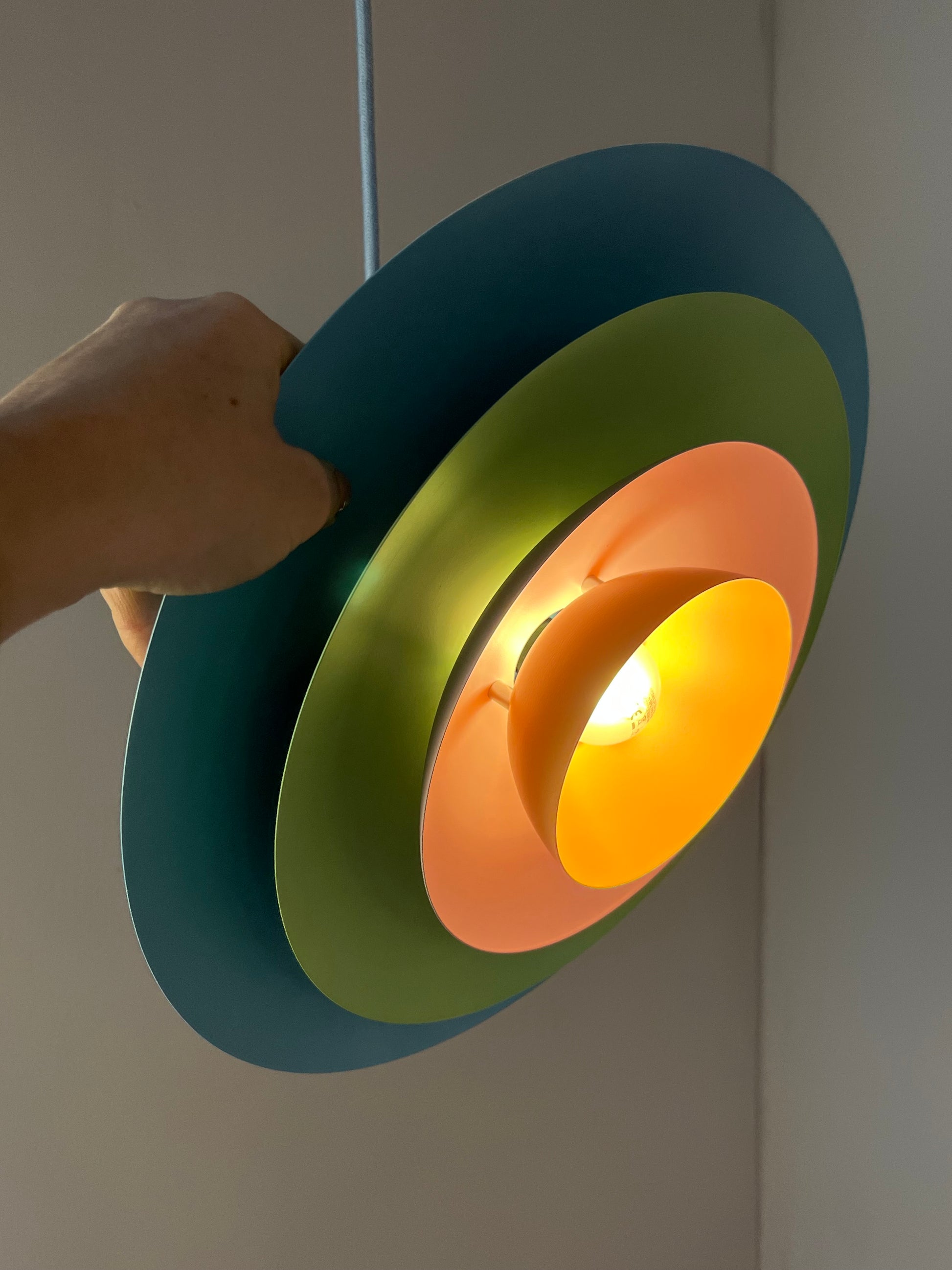 Lamellenlampe neu lackiert hellblau mint peach aus Dänemark lackiert