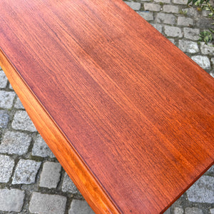 Kommode Teak mit durchgängigen Griffen