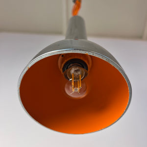 Spotlampe Chrom mit orangem Akzentschirm