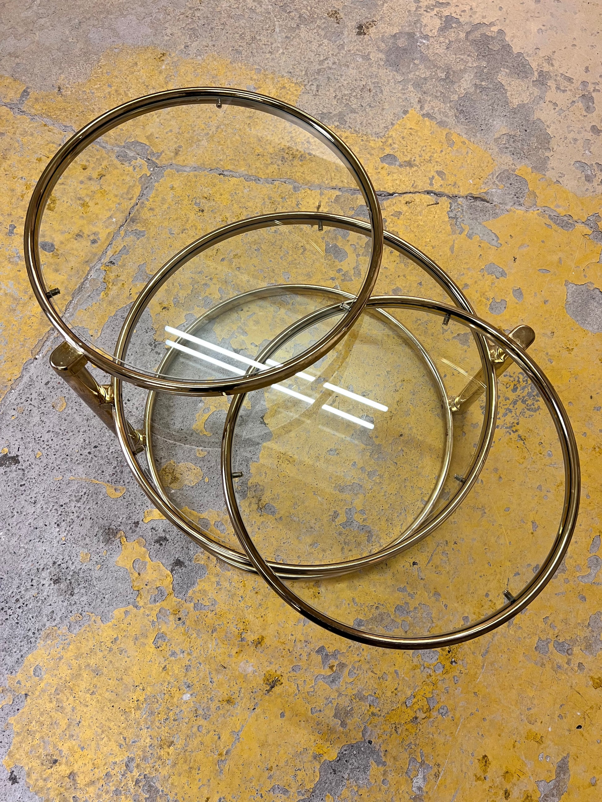 Runder Couchtisch Messing Glas mit drehbaren Tischplatten