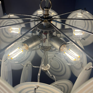 Kronleuchter weiß silber mit Glasscheiben