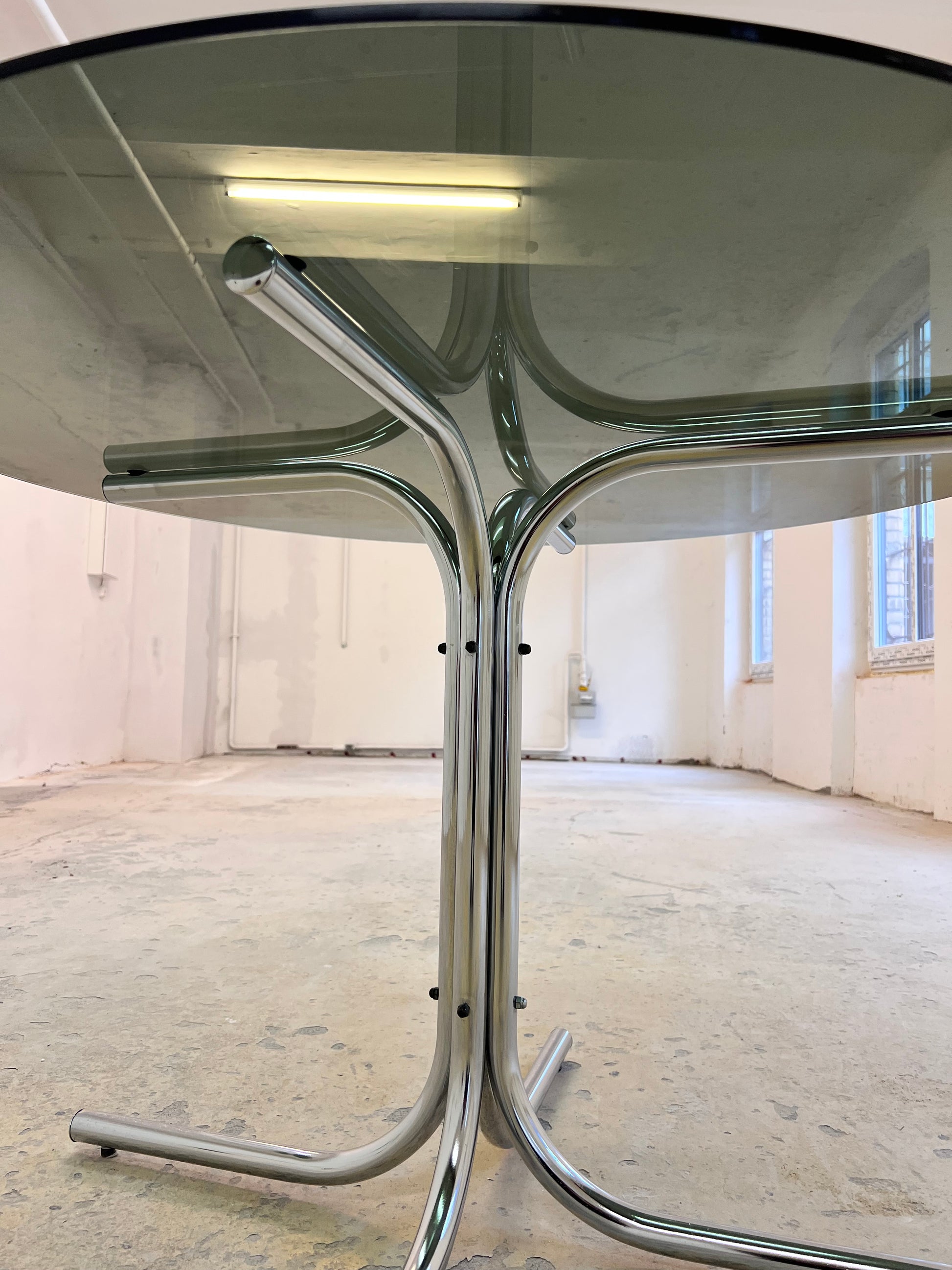 Runder Esstisch Rauchglas & Chrom