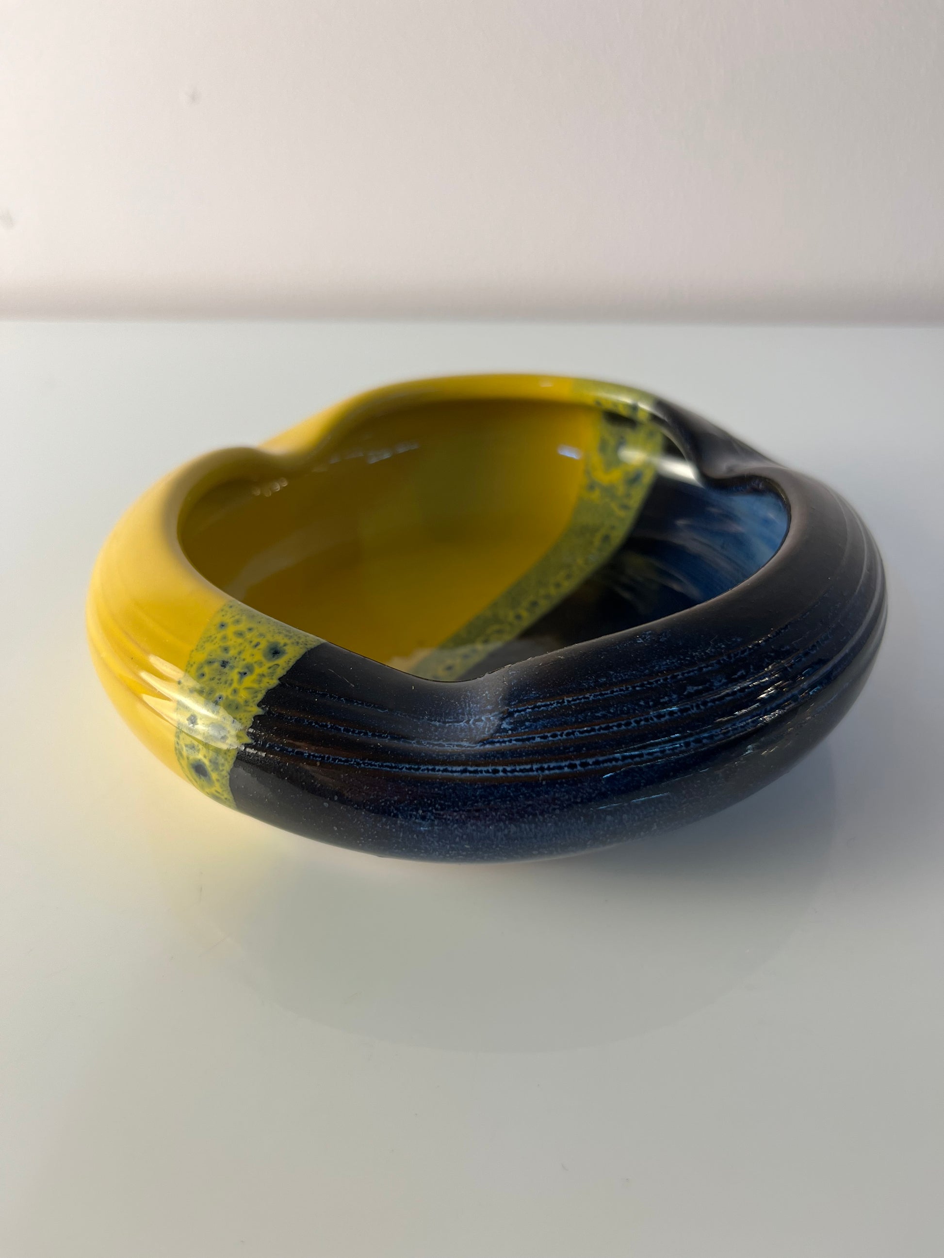 Aschenbecher gelb blau aus Dänemark