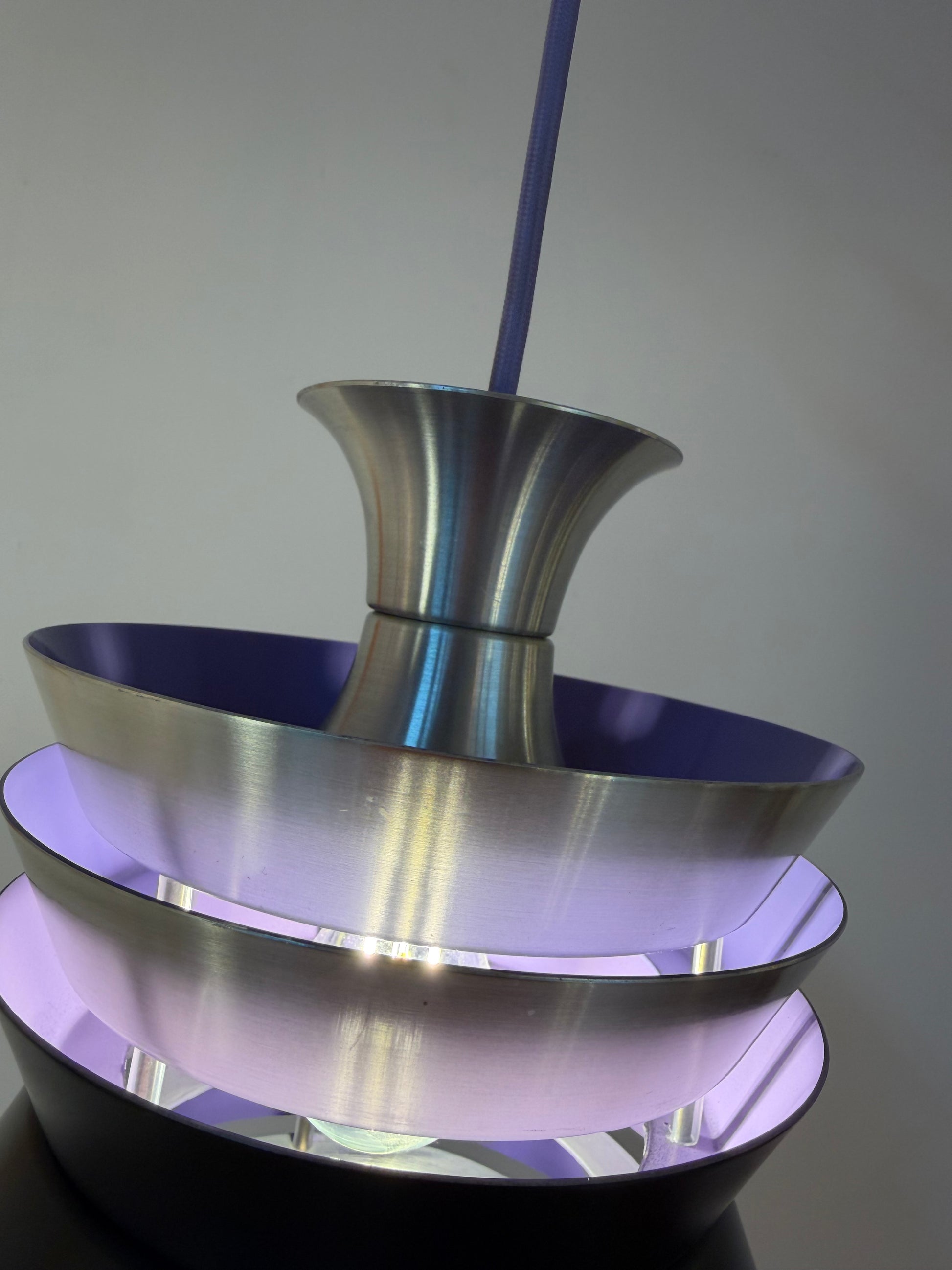 Lamellenlampe Trava silber schwarz lila von Carl Thore für Granhaga