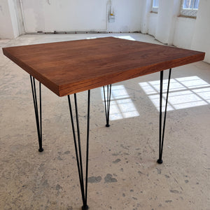 Quadratischer Esstisch Teak mit original Hairpinlegs