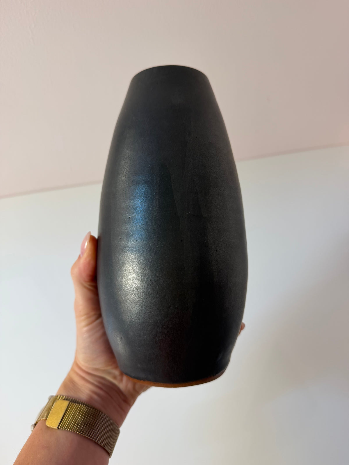 Vase anthrazit mit Eisenglasur