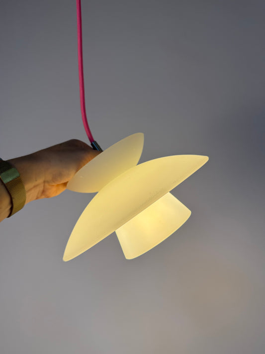 Lamellenlampe Milchglas aus Dänemark