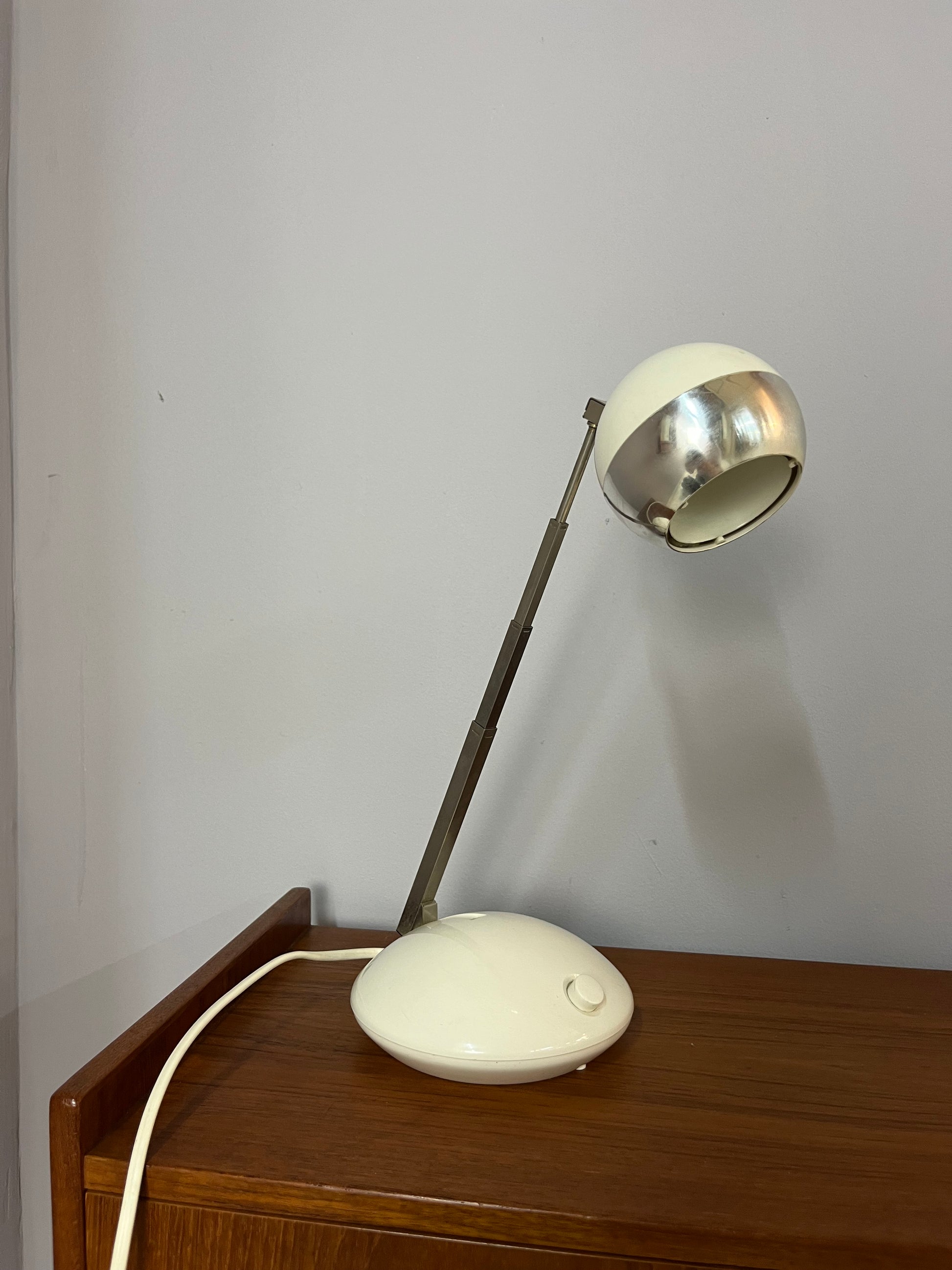 Schreibtischlampe weiß Chrom mit Teleskoparm von Eichhoff Werke