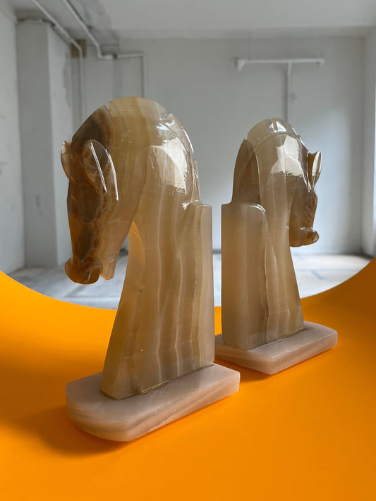 Set: 2x Buchstütze Pferdekopf Onyx Marmor