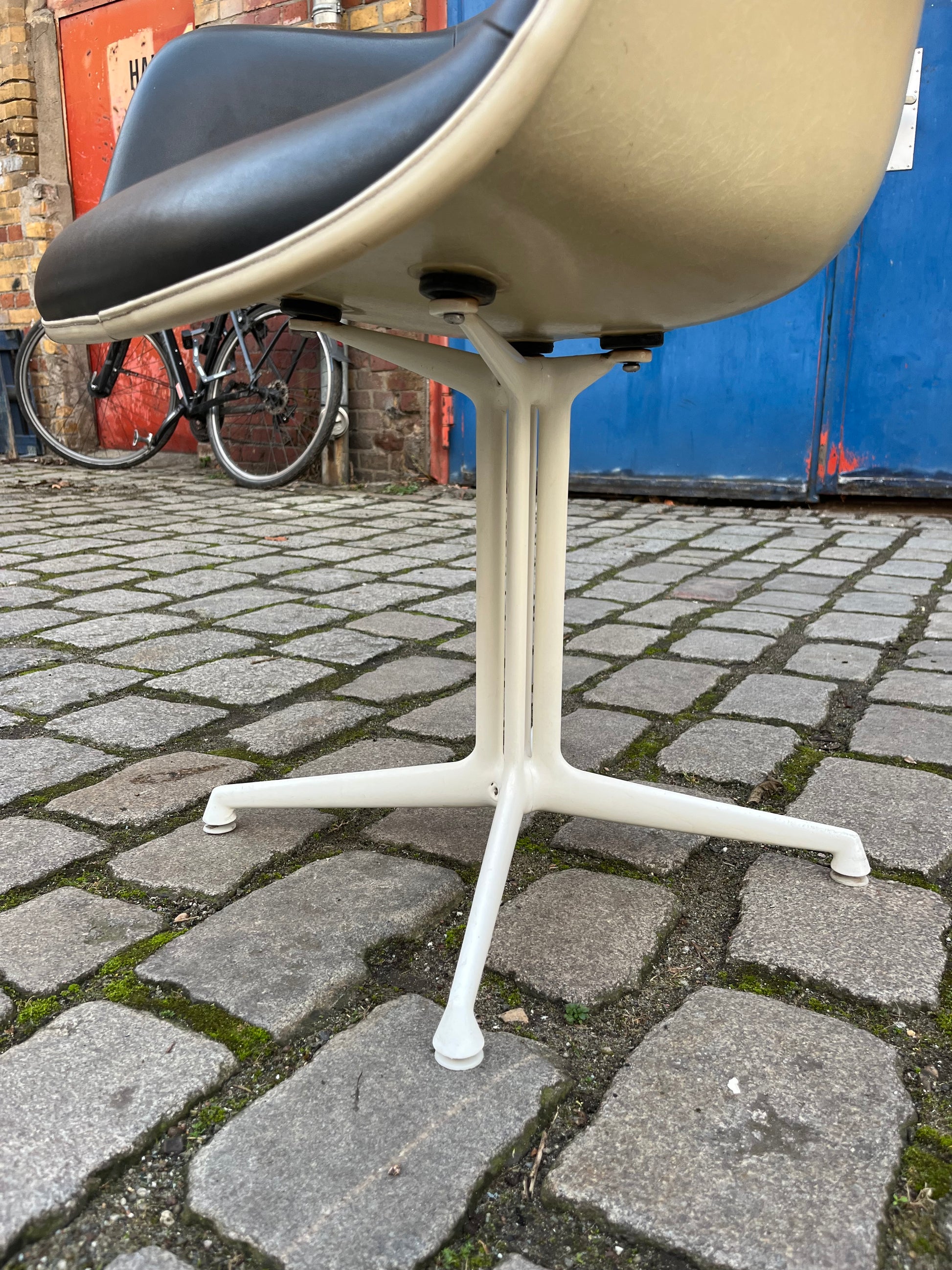 Esszimmerstuhl La Fonda von Ray & Charles Eames für Herman Miller