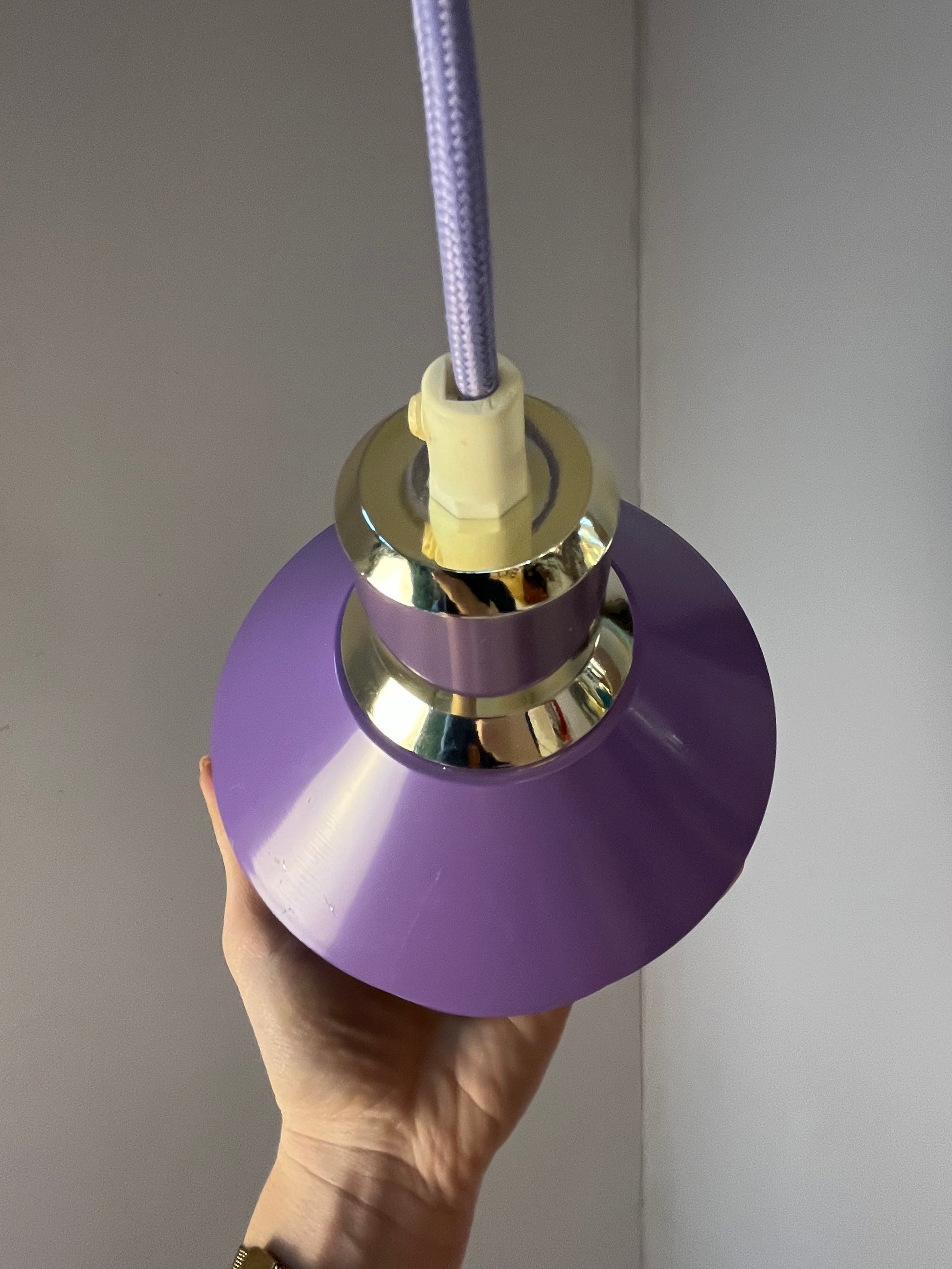 Lamellenlampe Modell Siam lila silber von Design Light