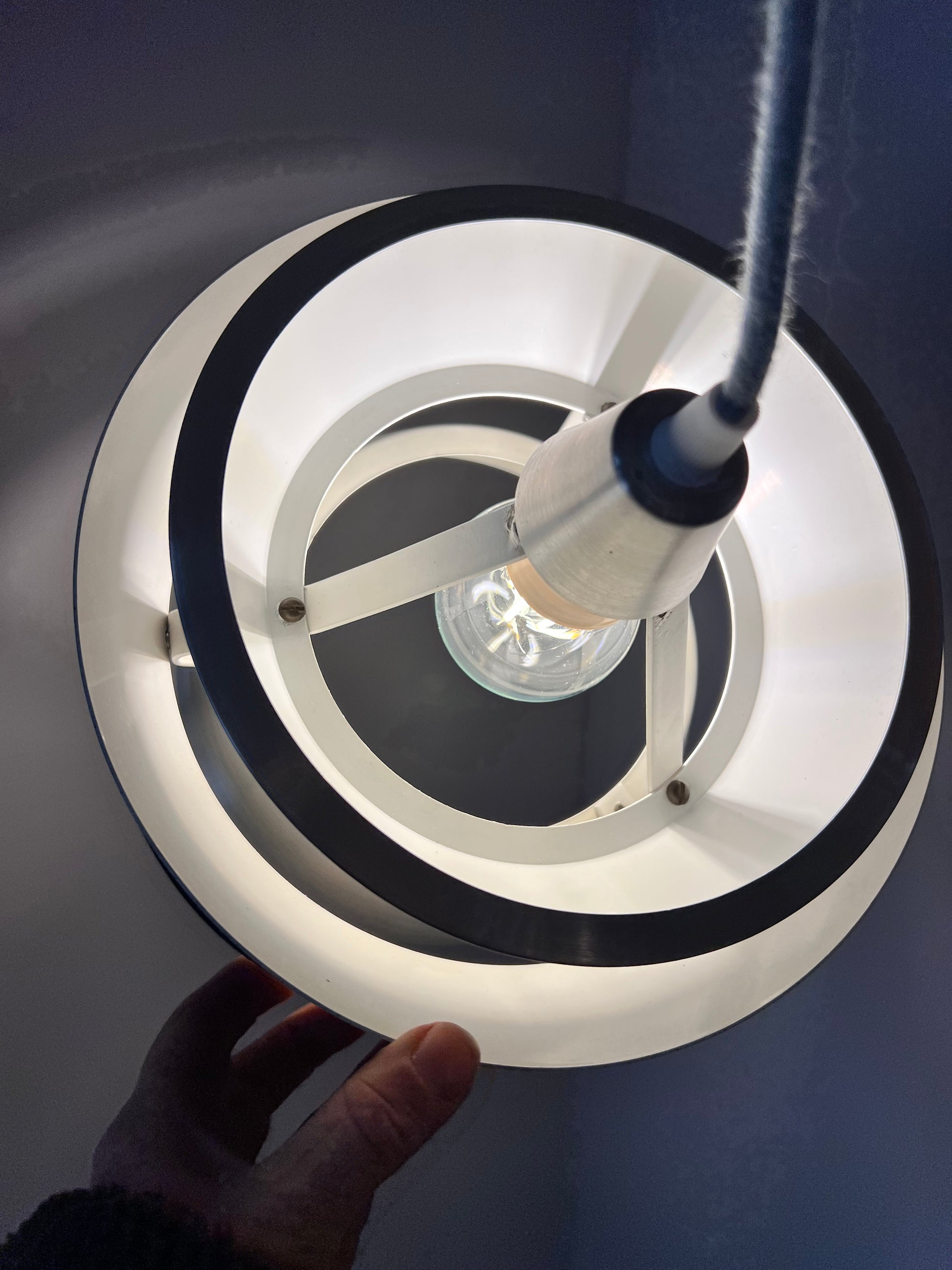 Lamellenlampe Trava schwarz silber von Carl Thore für Granhaga