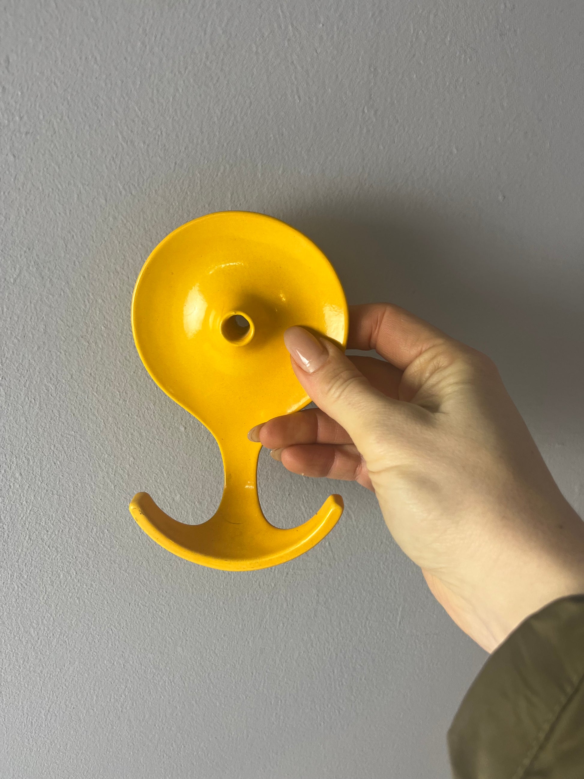 Wandhaken gelb Metall