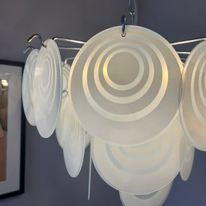 Kronleuchter weiß silber mit Glasscheiben