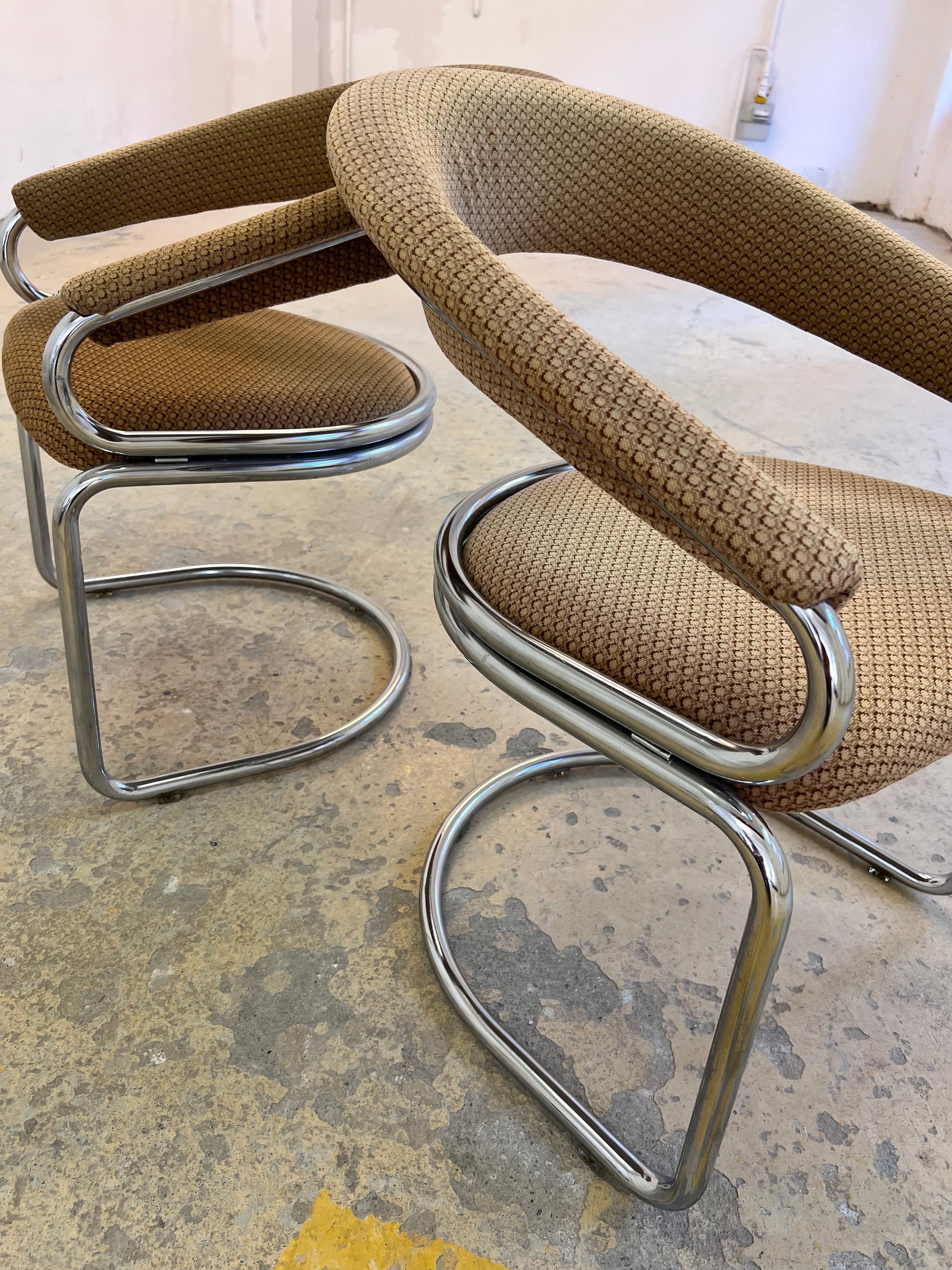 Freischwinger beige Chrom von Giotto Stoppino - mit kleinen Gebrauchsspuren