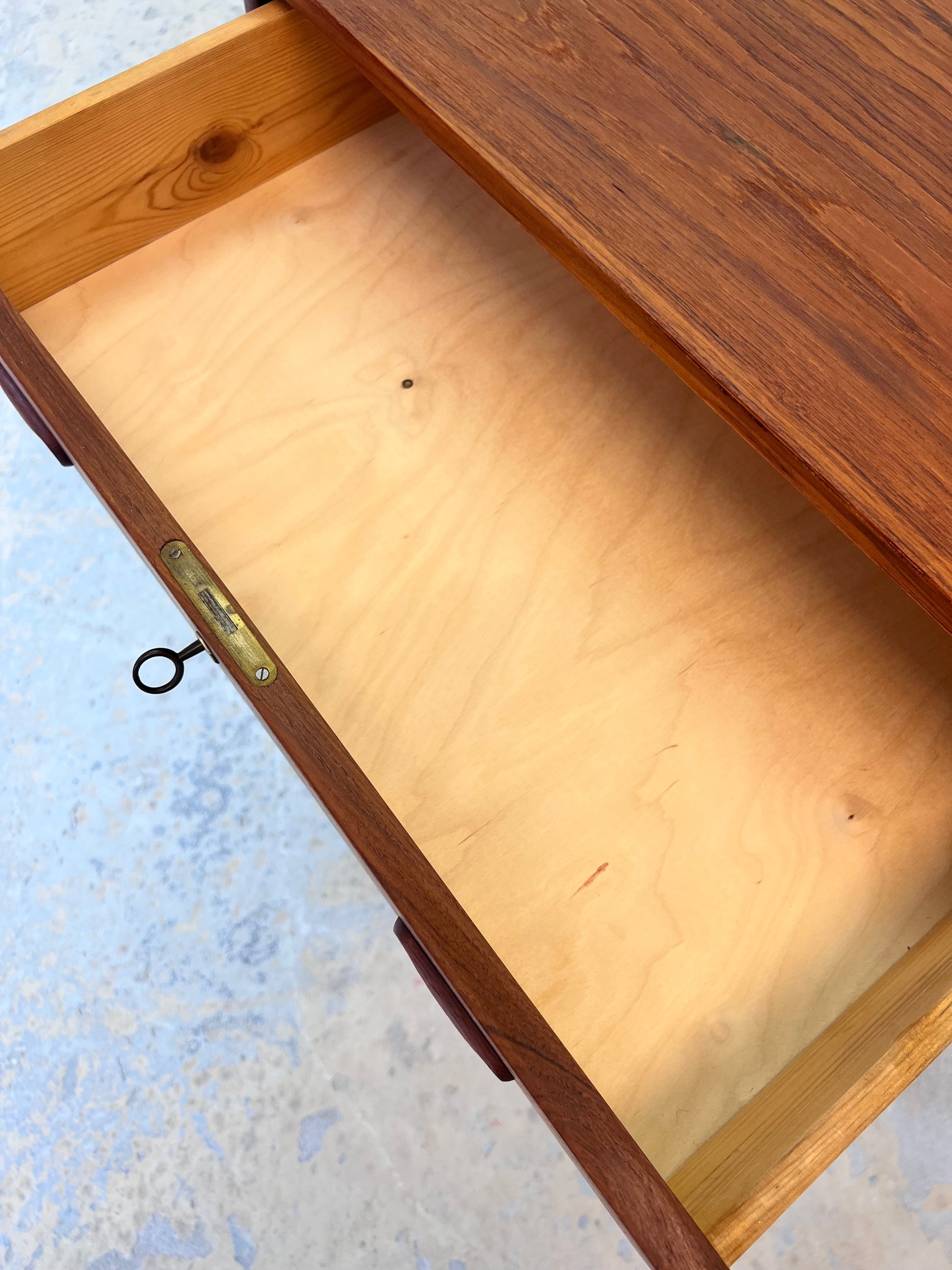 Kommode Teak mit Schloss aus Dänemark