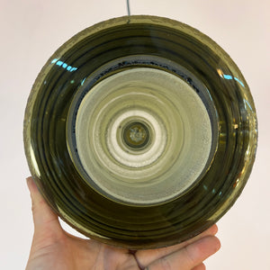 Hängelampe schwarz weiß strukturiert mit zwei Glasschirmen