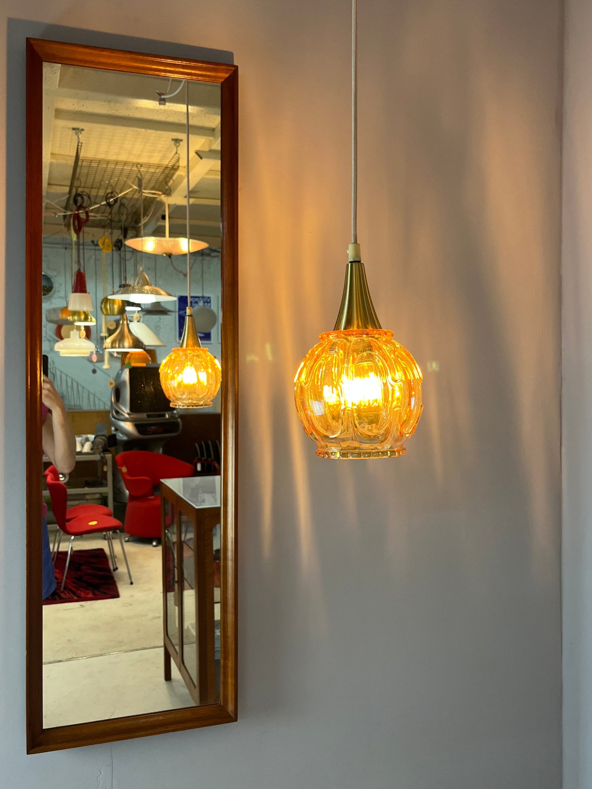 Hängelampe gelbgold Glas mit Messing