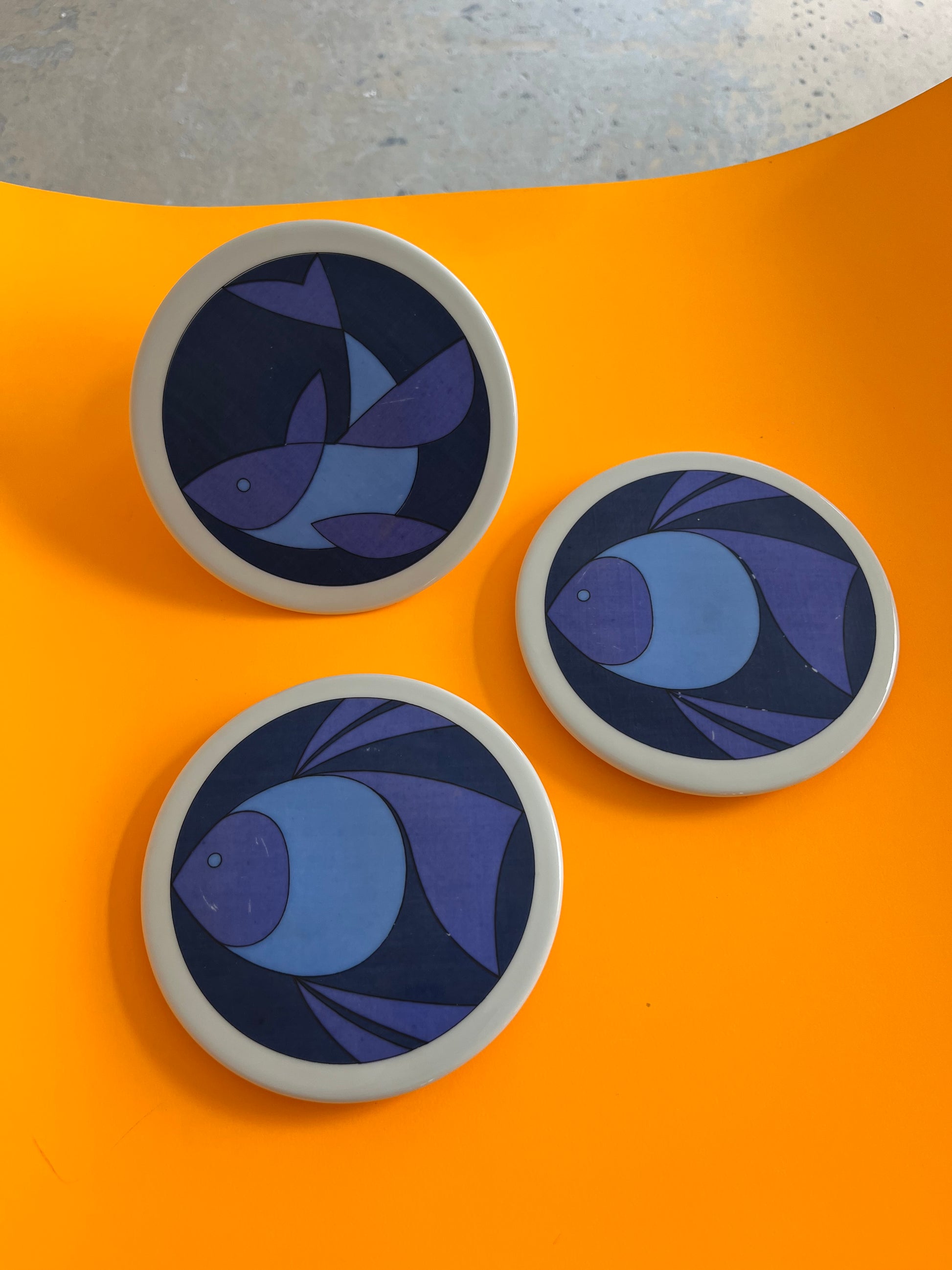 Set: 3x Sammelteller / Wandteller Fische blau von Ib Antoni für Bing & Grøndahl