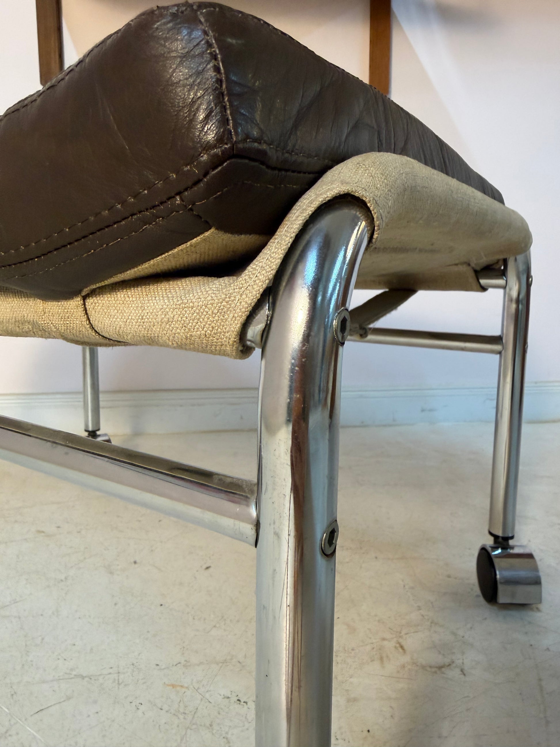 Hocker Modell Bore dunkelbraun Chrom von Noboru Nakamura für IKEA
