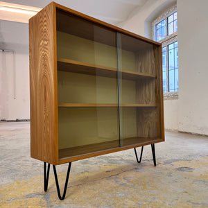 Vitrine / Bücherregal mit Glastüren Typ 605 auf Hairpinlegs von Herbert Eilenberg für Hellerau