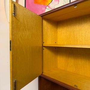Schrank Teak mit Regalfach, Schloss & neuen Chromfüßen von Heinrich Riestenpatt