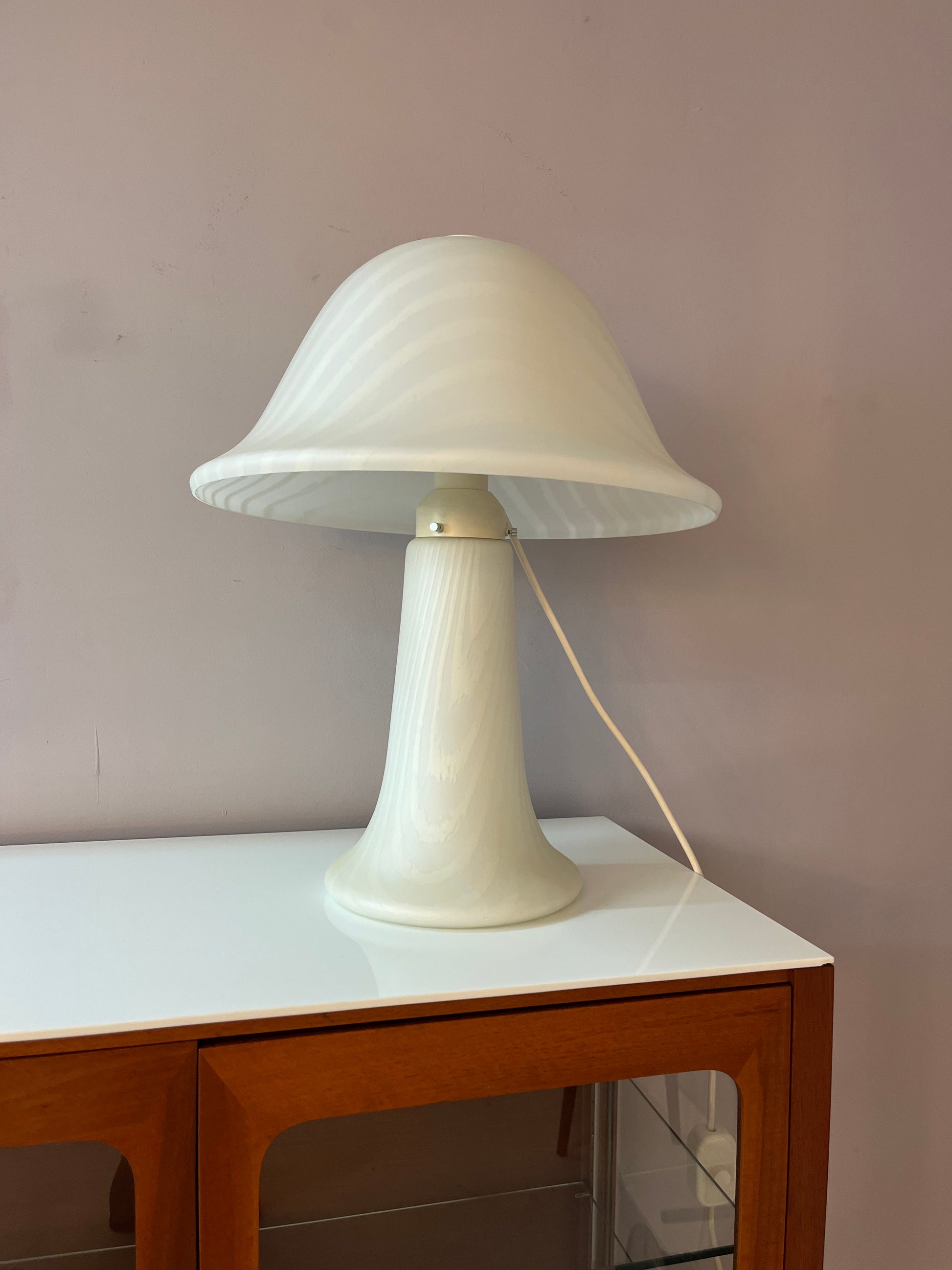 Pilzlampe weiß mit Zebramuster von Peill & Putzler