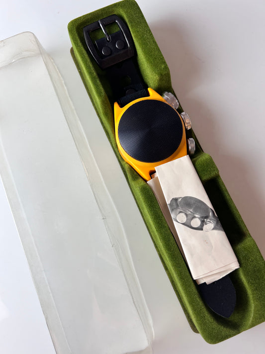 Wandradio in Form einer Armbanduhr