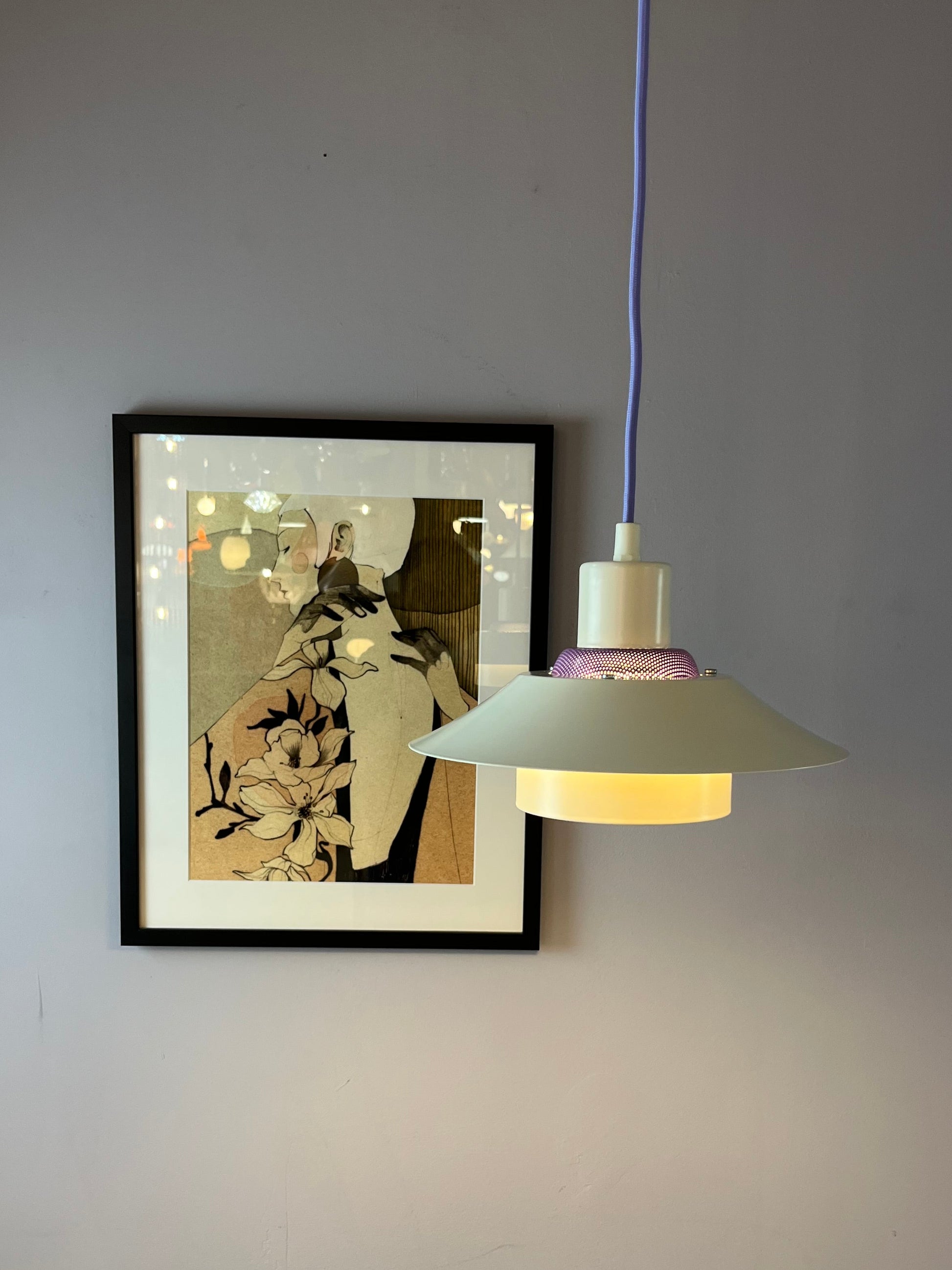 Lamellenlampe Modell Garda lila weiß von Design Light