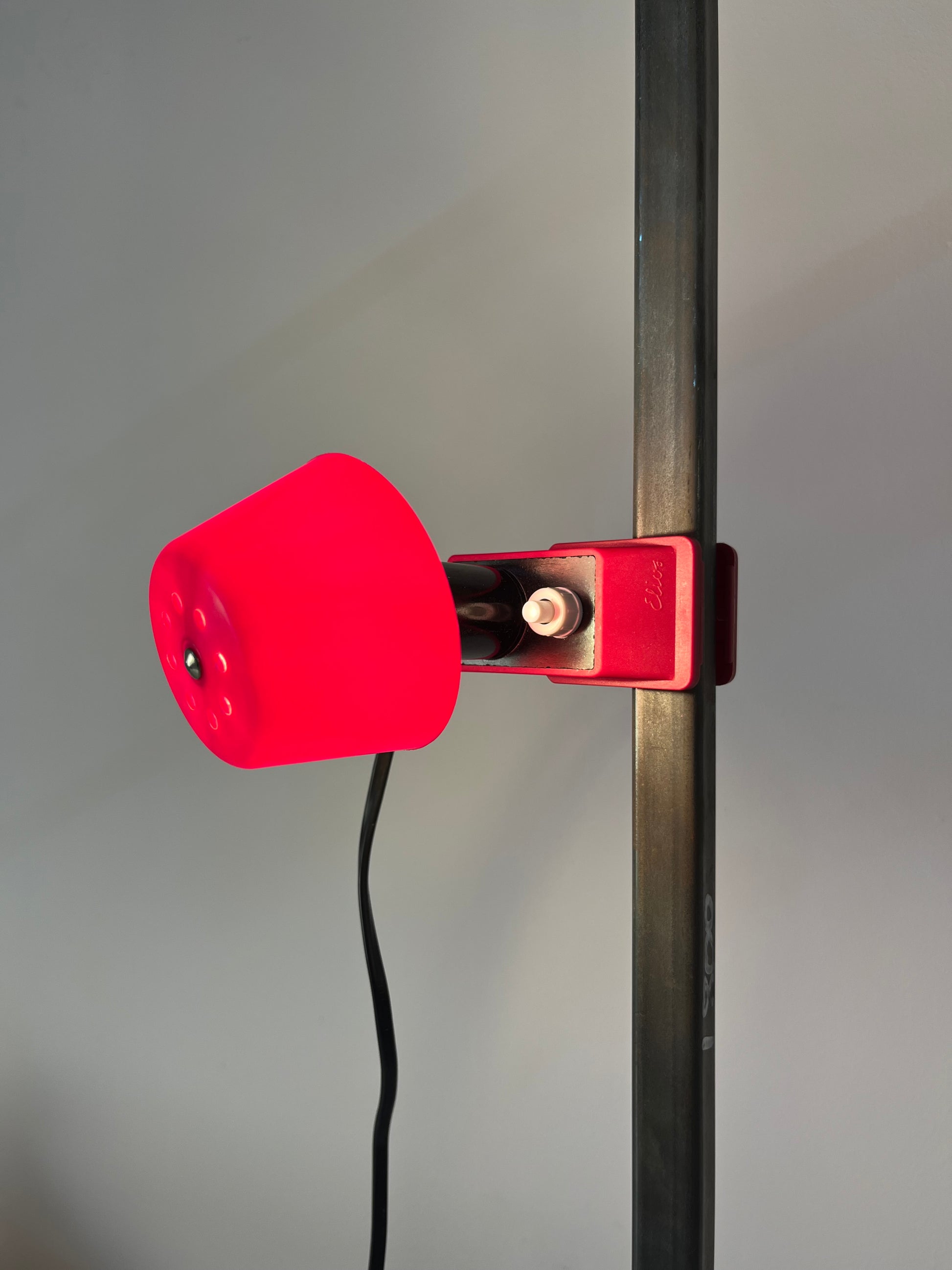 Klemmlampe rot mit Kunststoffschirm & Schalter von Elios