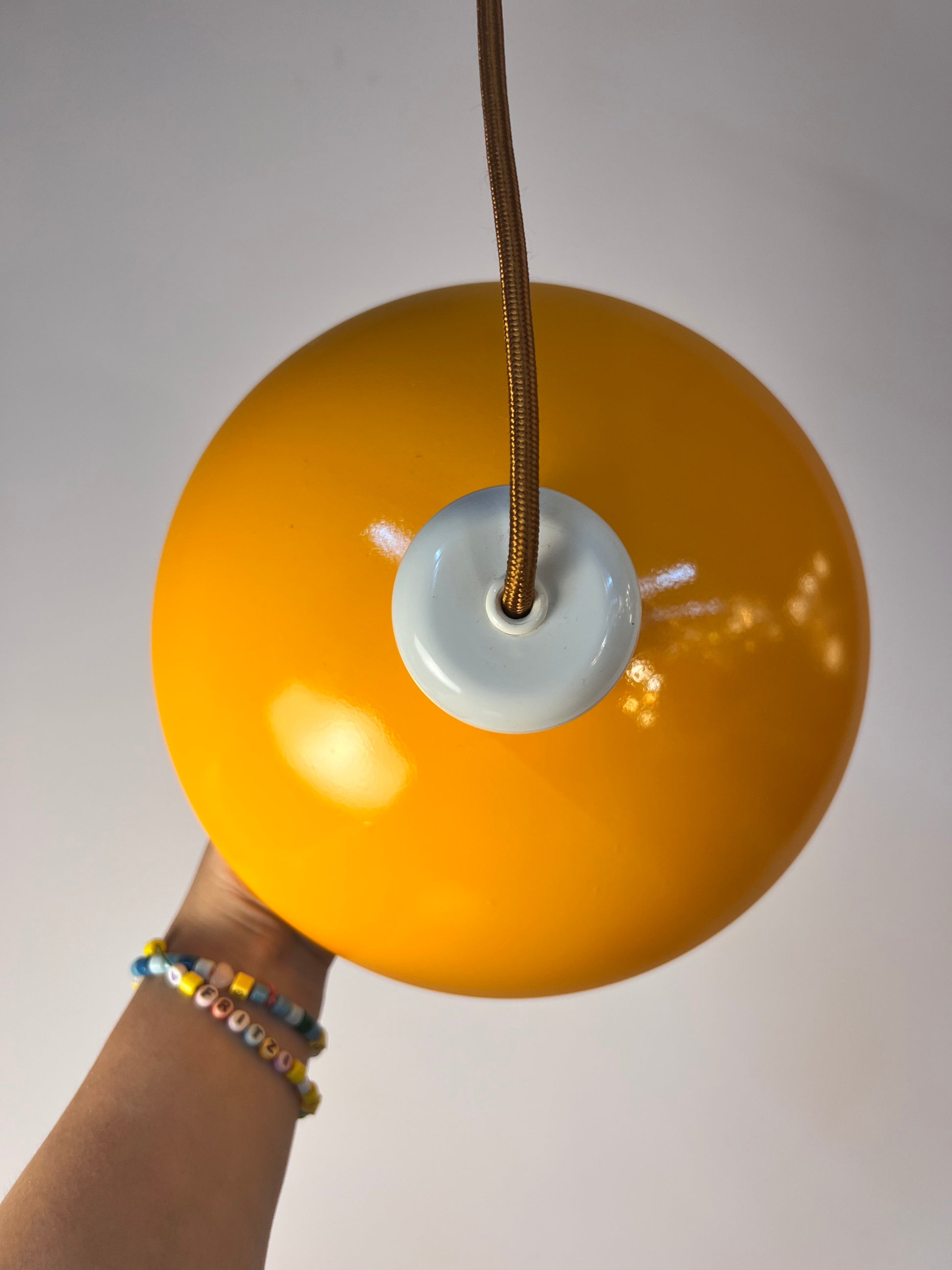 Lamellenlampe Typ 827 teils neu lackiert gelb weiß von Horn