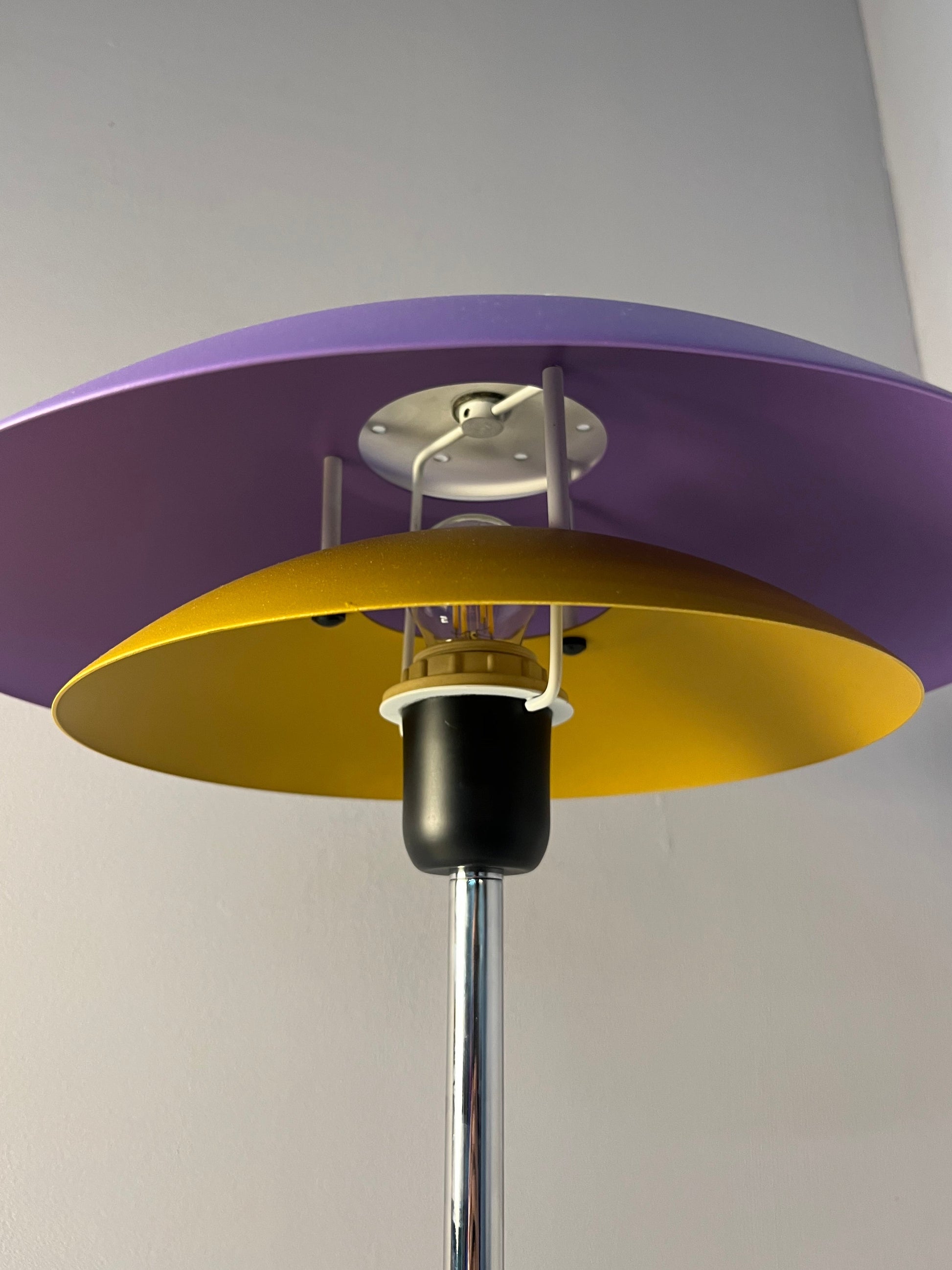 Tischlampe neu lackiert lila ocker aus Dänemark