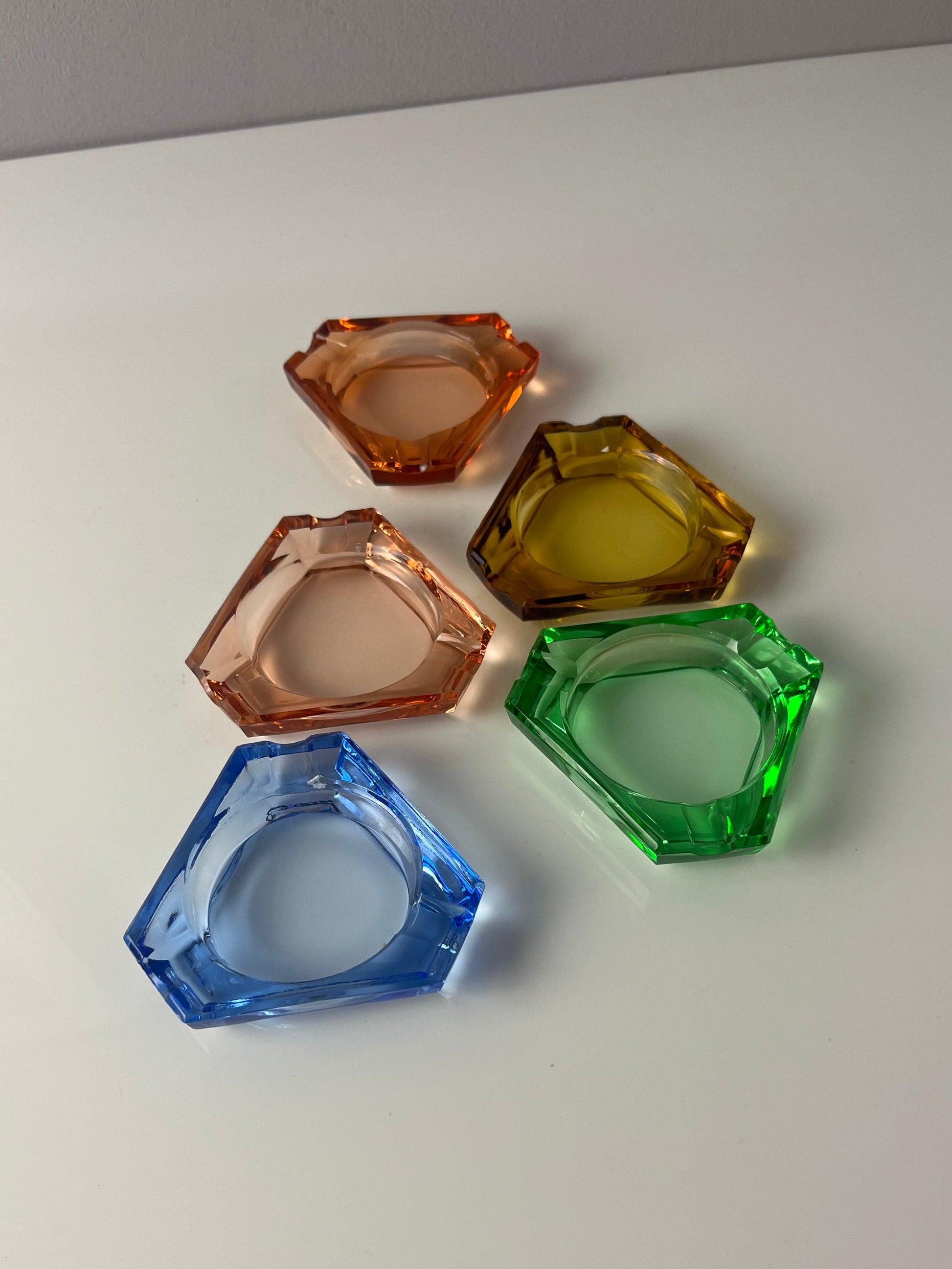 Set: 5 Aschenbecher pastell Glas