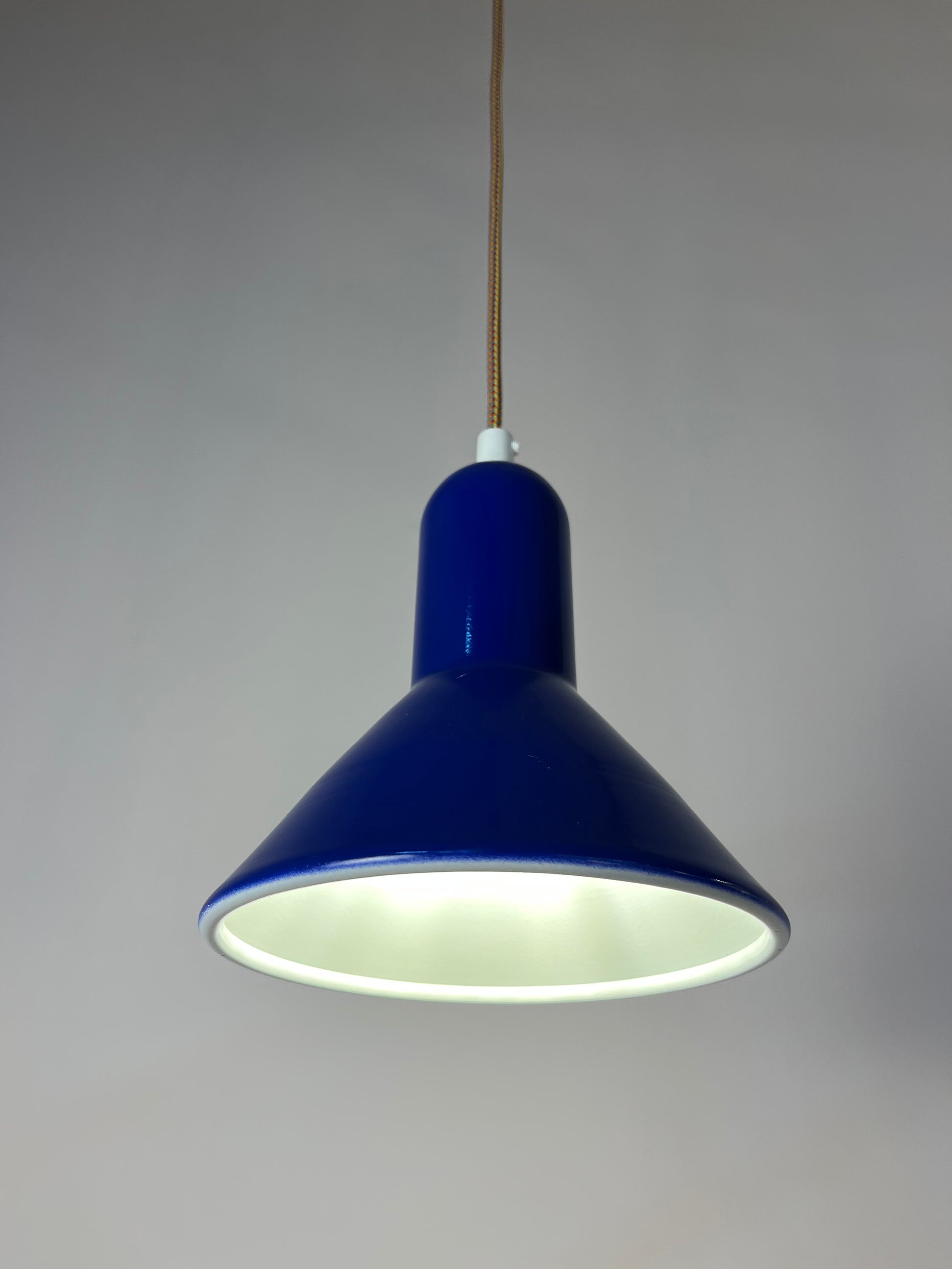 Trichterlampe Typ 4995 königsblau von Lyfa