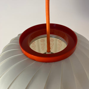 Hängelampe mit roten Blumendetails von Lars Schiøler
