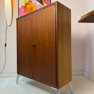 Schrank Teak mit Schloss & neuen Chromfüßen von Heinrich Riestenpatt