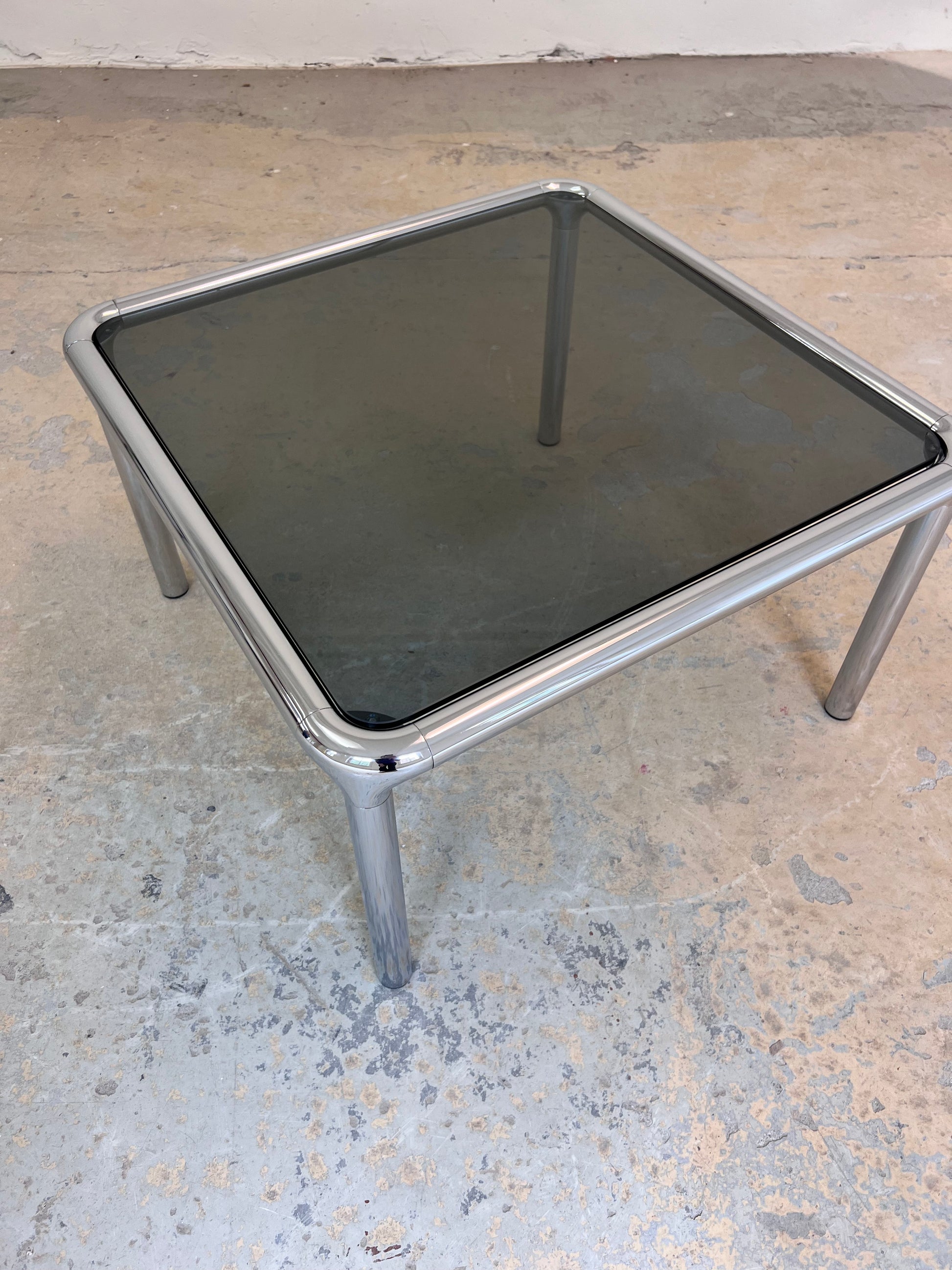 Couchtisch Chrom Rauchglas ETIENNE FERMIGIER