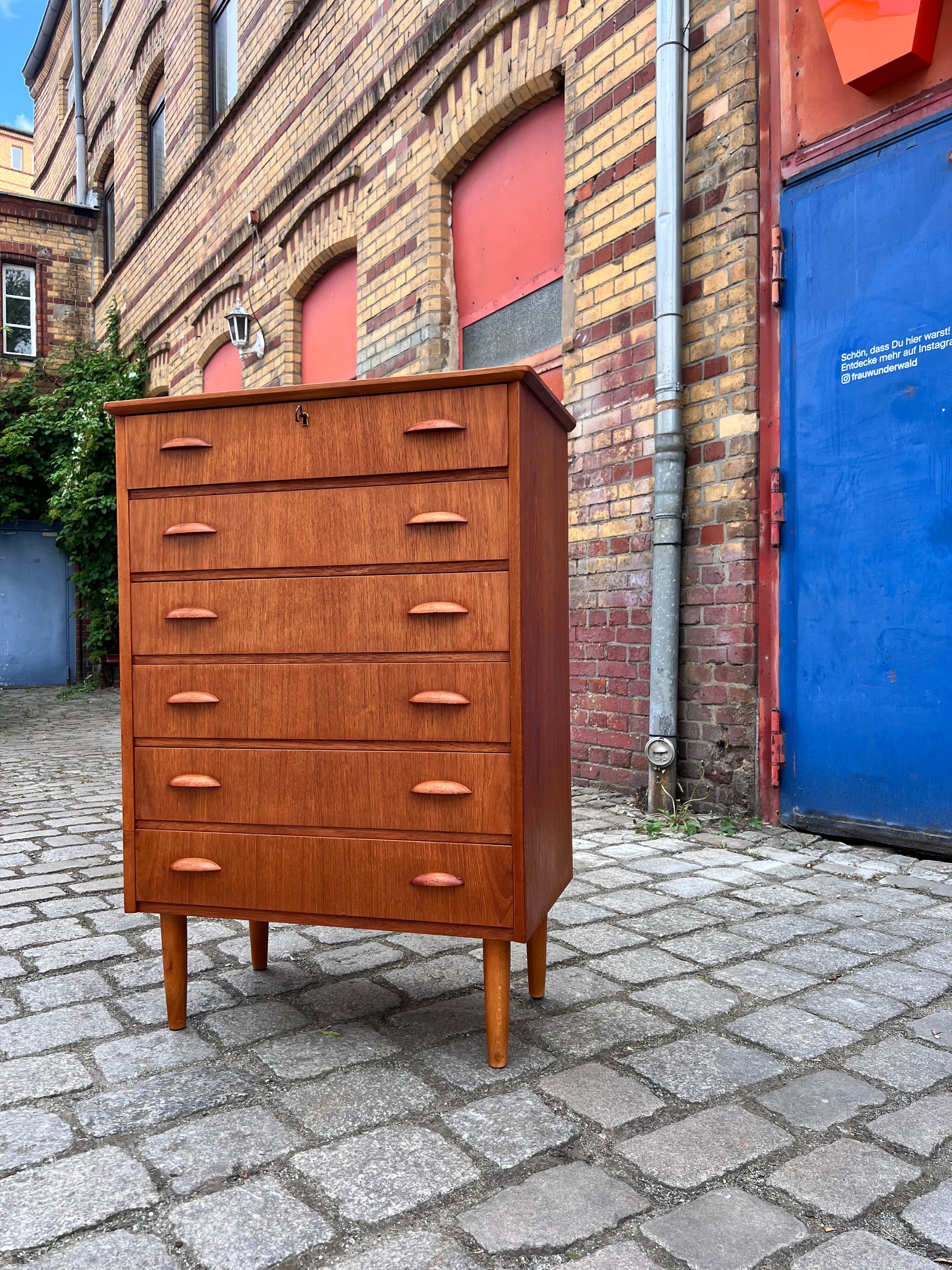 Kommode Teak mit Muschelgriffen aus Dänemark