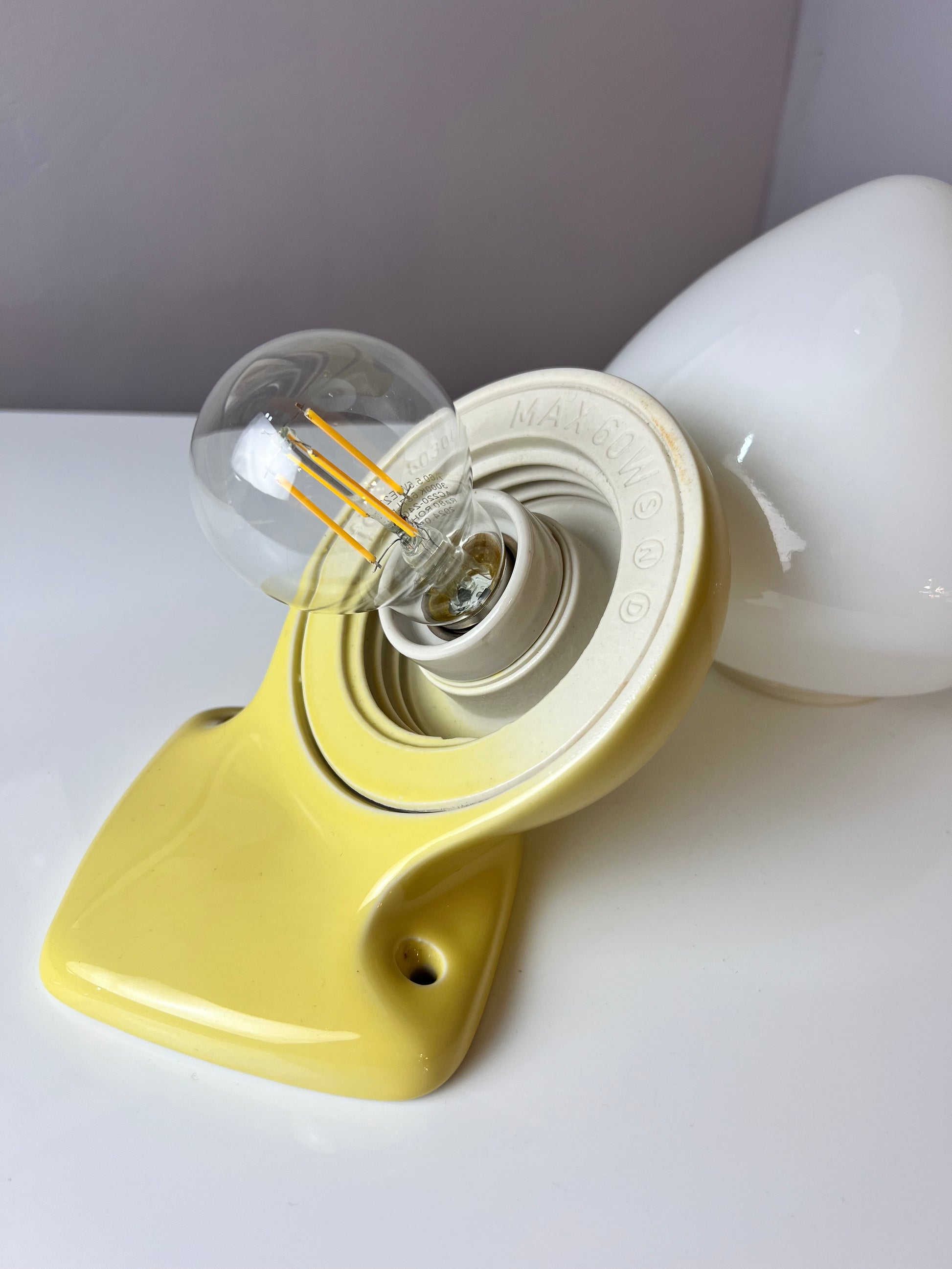 Wandlampe Modell 6030 gelb von Sigvard Bernadotte für Ifö